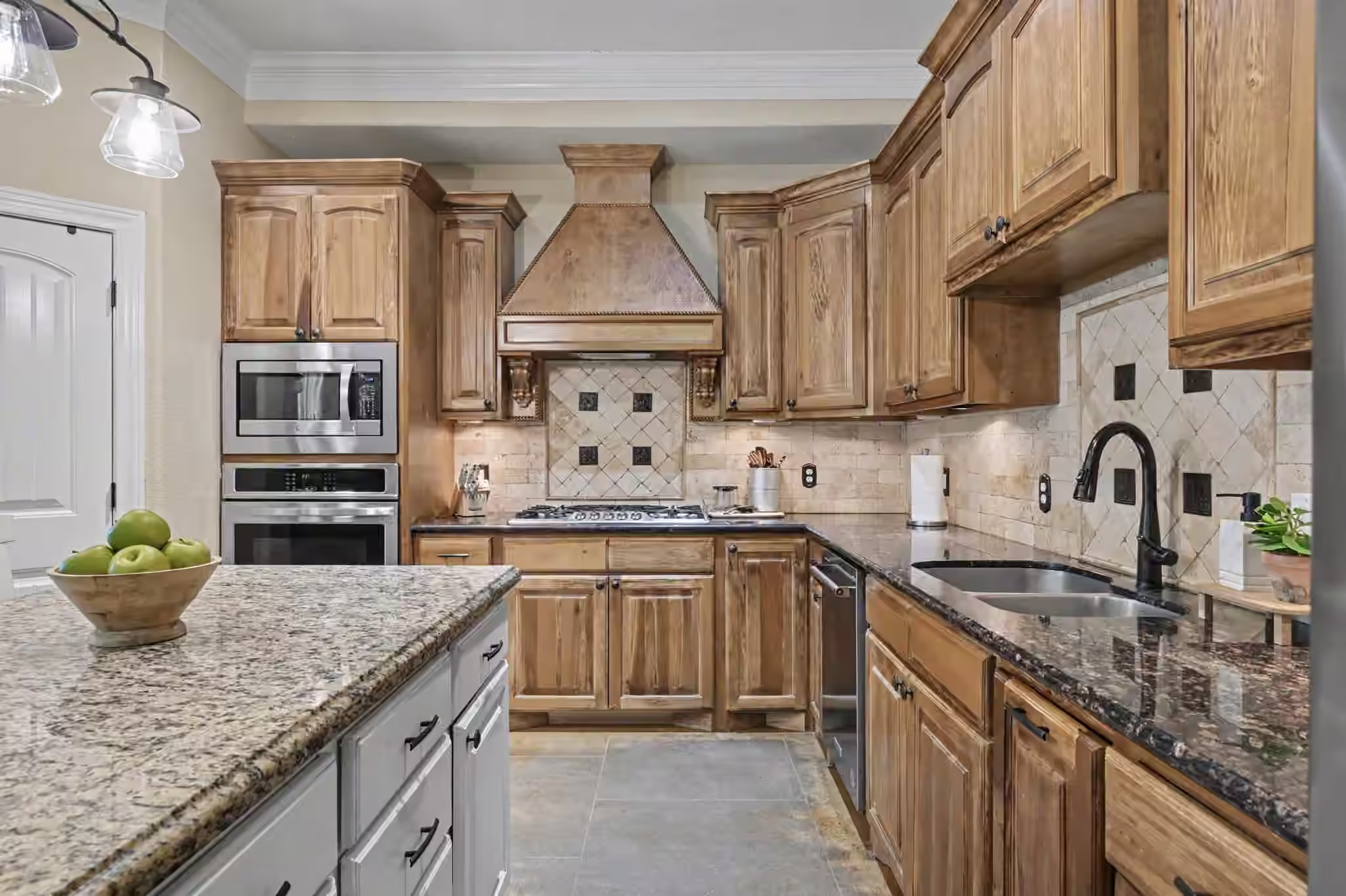 Photo of 615 Weisinger Drive, Magnolia, TX 77354