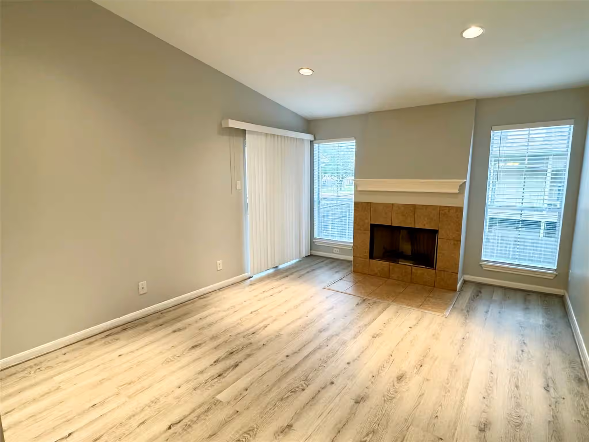 Photo 3 of 700 Thicket Lane 406, Houston, TX