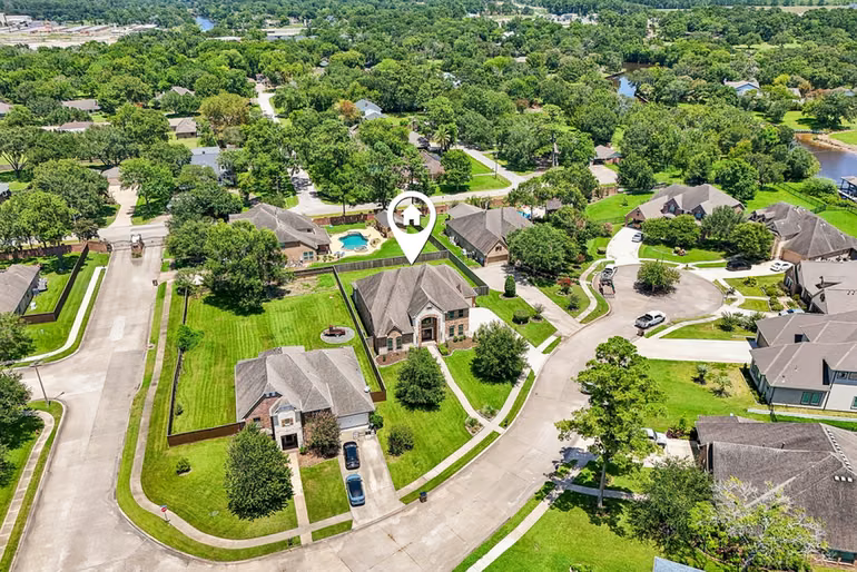 Photo of 405 Old Orchard Drive, Dickinson, TX