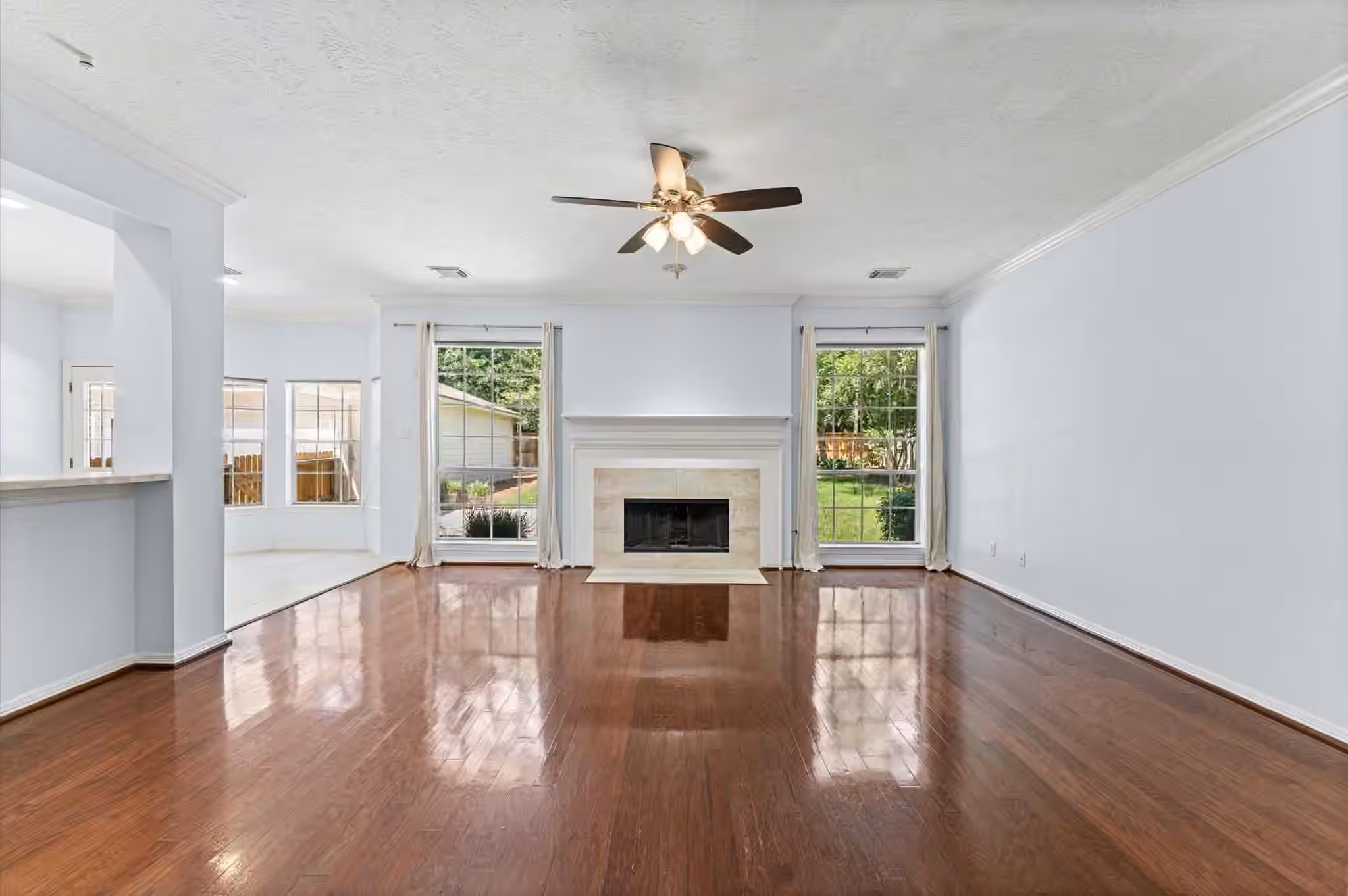 Photo 4 of 92 W Sandalbranch Circle, The Woodlands, TX