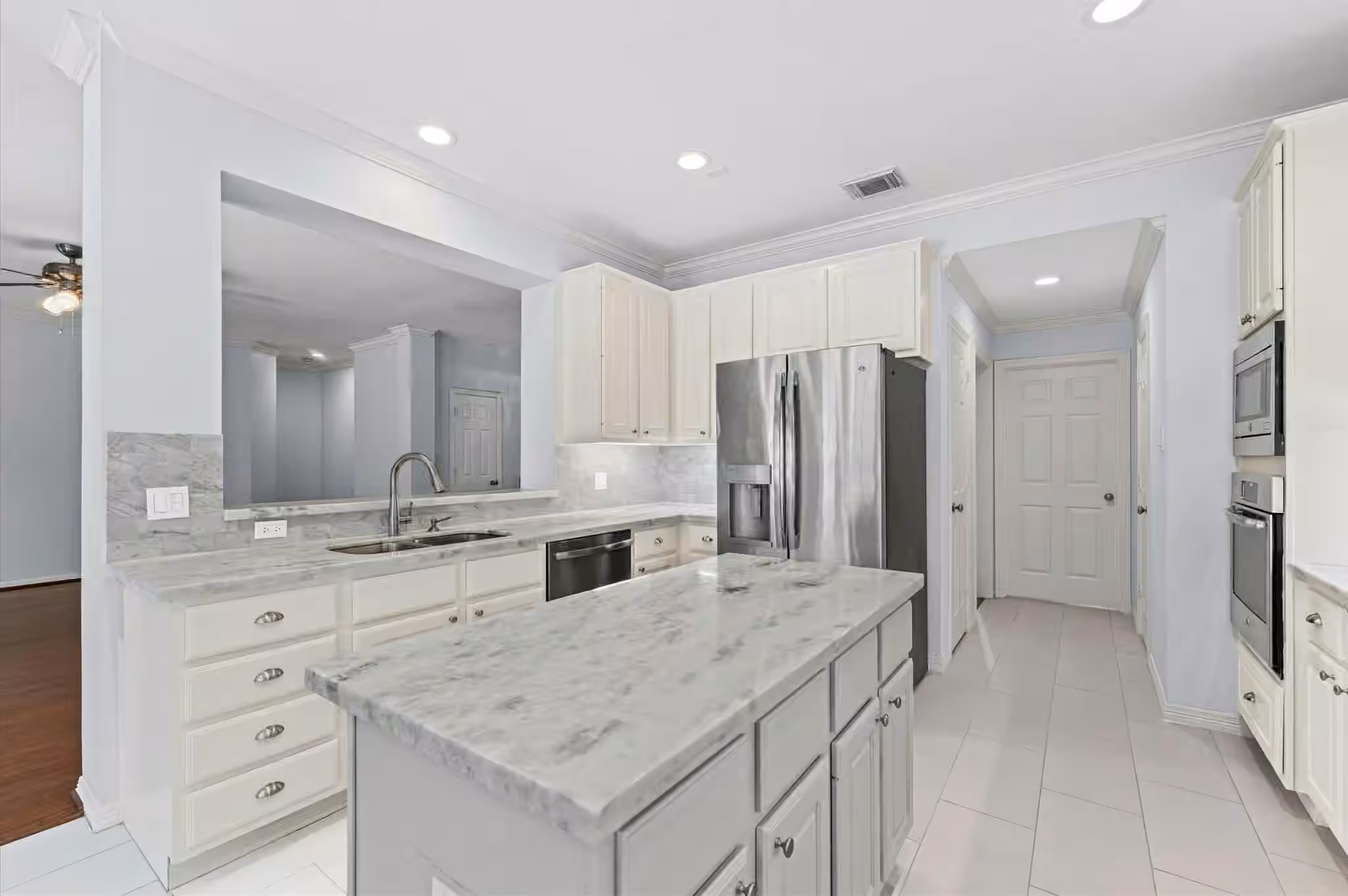 Photo 6 of 92 W Sandalbranch Circle, The Woodlands, TX