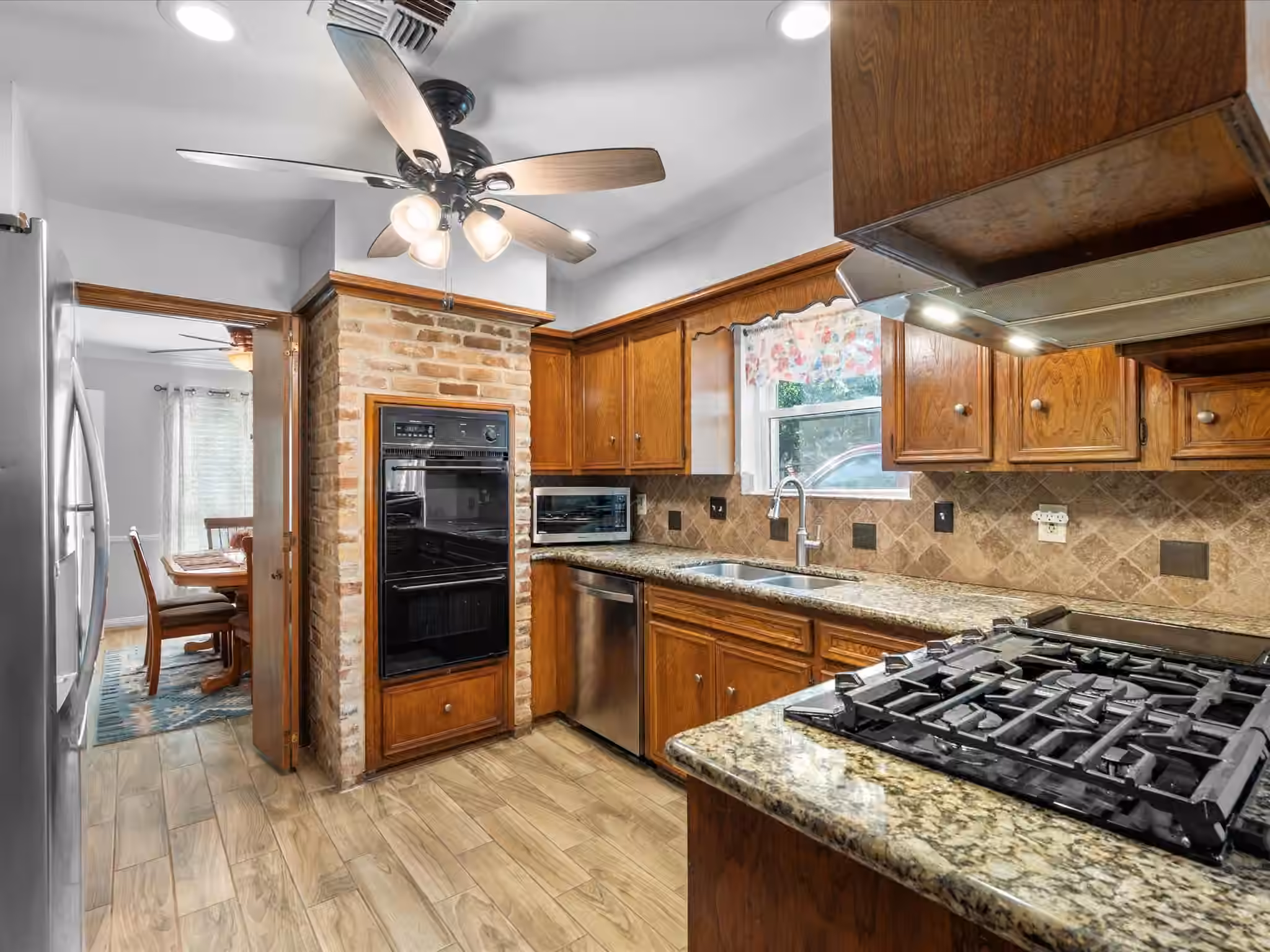 Photo 4 of 13718 Balmore Circle, Houston, TX