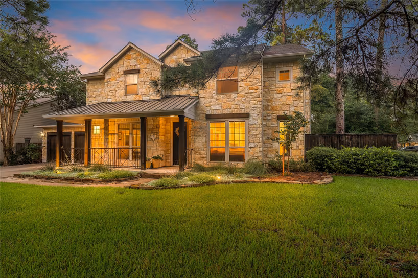 Photo of 2 Glistening Pond Place, The Woodlands, TX 77382