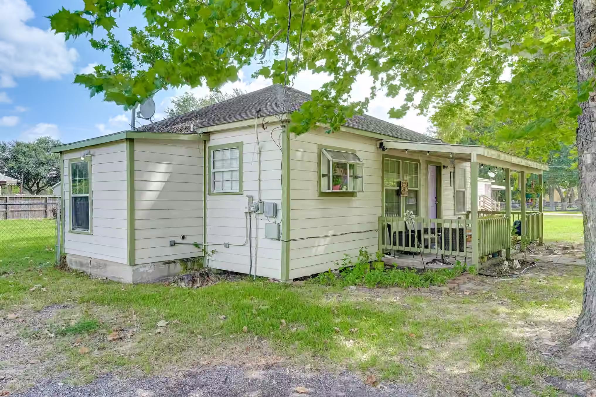 Photo 3 of 1104 Mabry Road, Baytown, TX