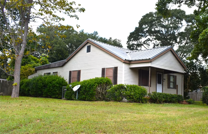 Photo 5 of 1601 Columbia Street, Liberty, TX