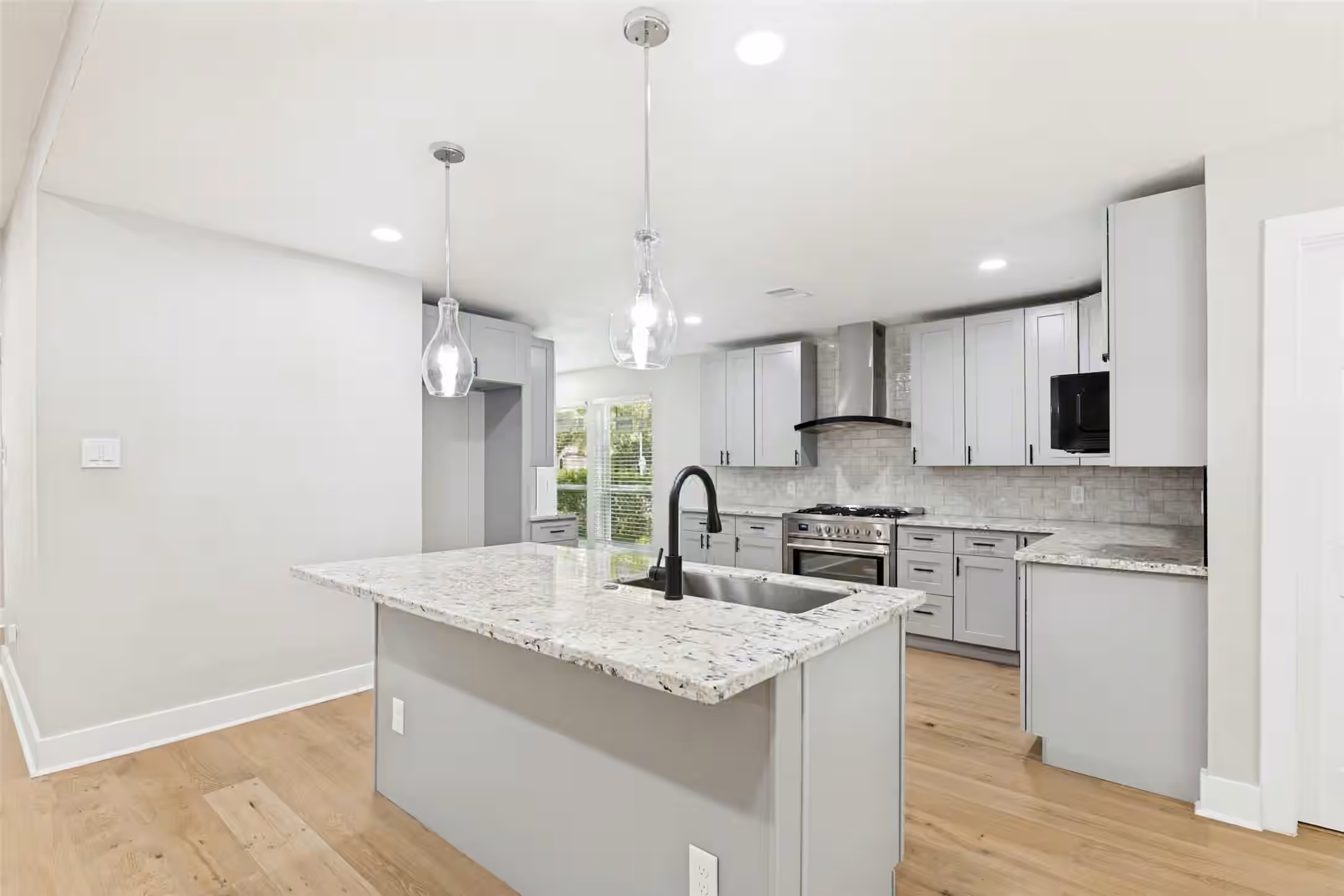 Photo 6 of 10903 Holly Springs Drive, Houston, TX