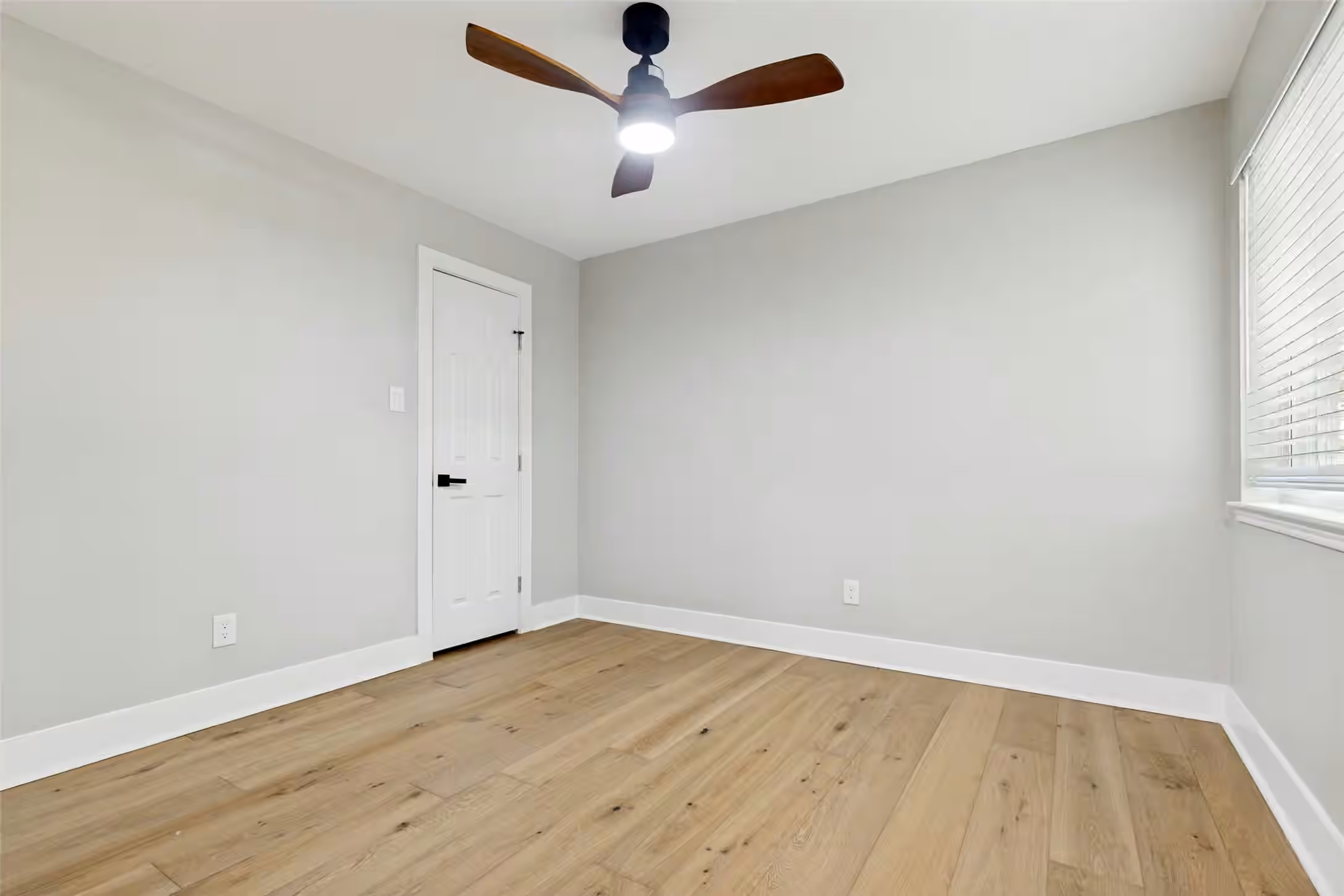 Photo 7 of 10903 Holly Springs Drive, Houston, TX