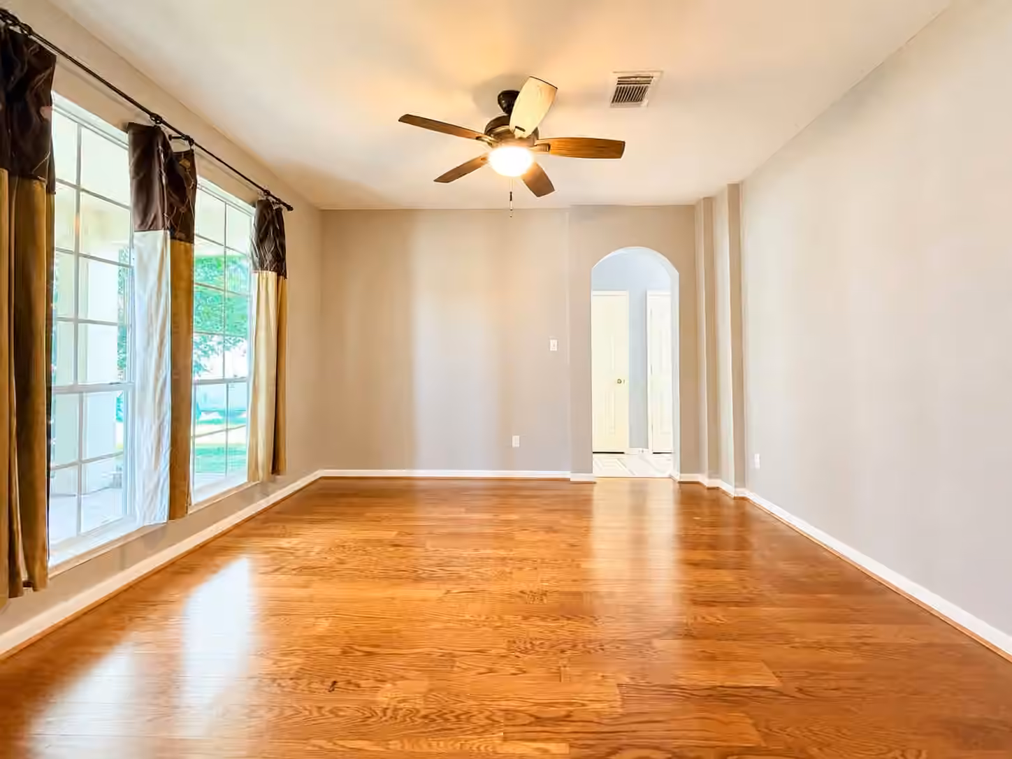 Photo 3 of 8418 Manassas Lane, Houston, TX