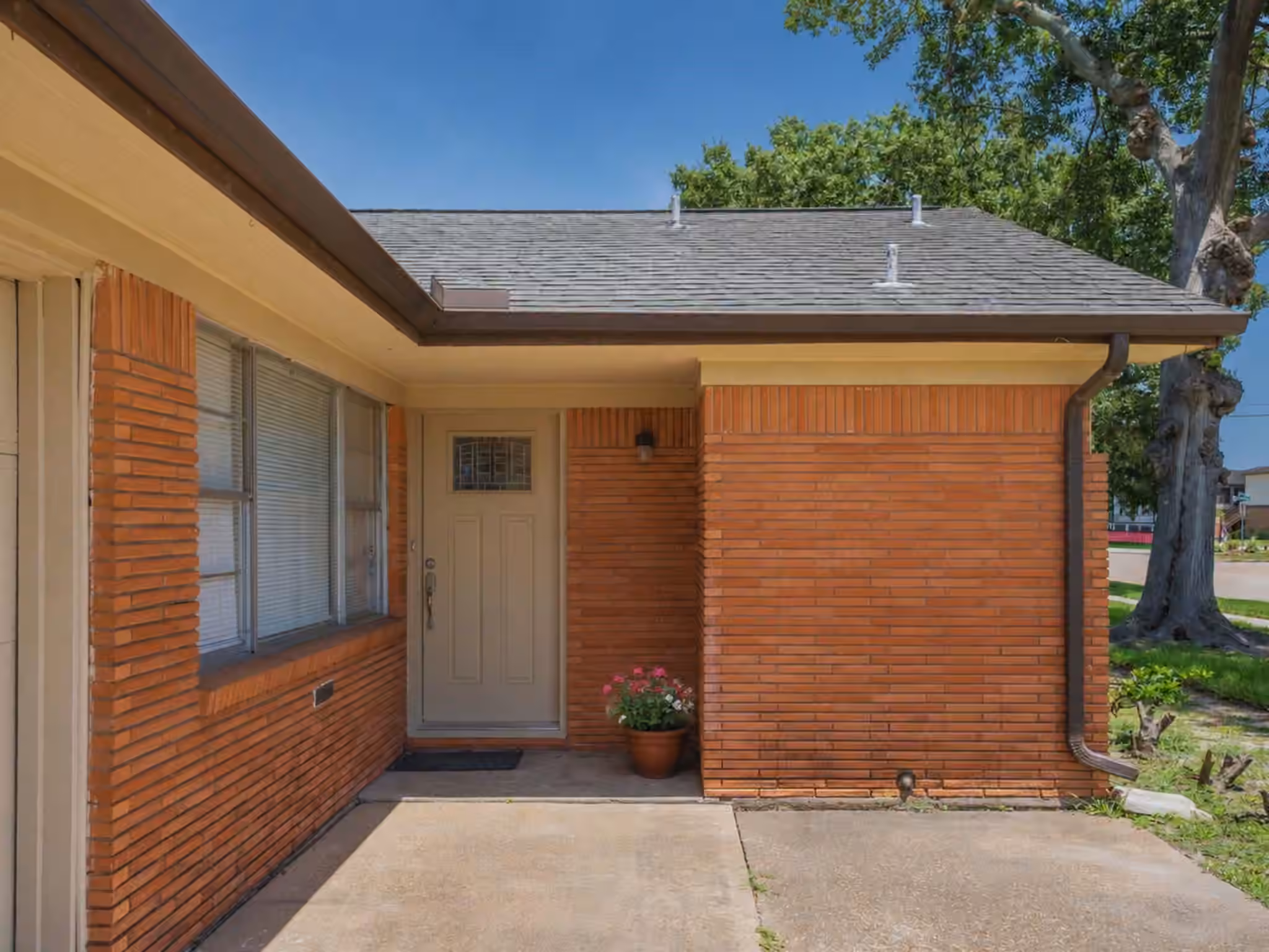 Photo 3 of 726 Skylark Road, Pasadena, TX