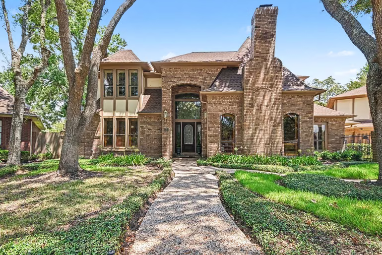 Photo 2 of 315 Oakview Circle, El Lago, TX