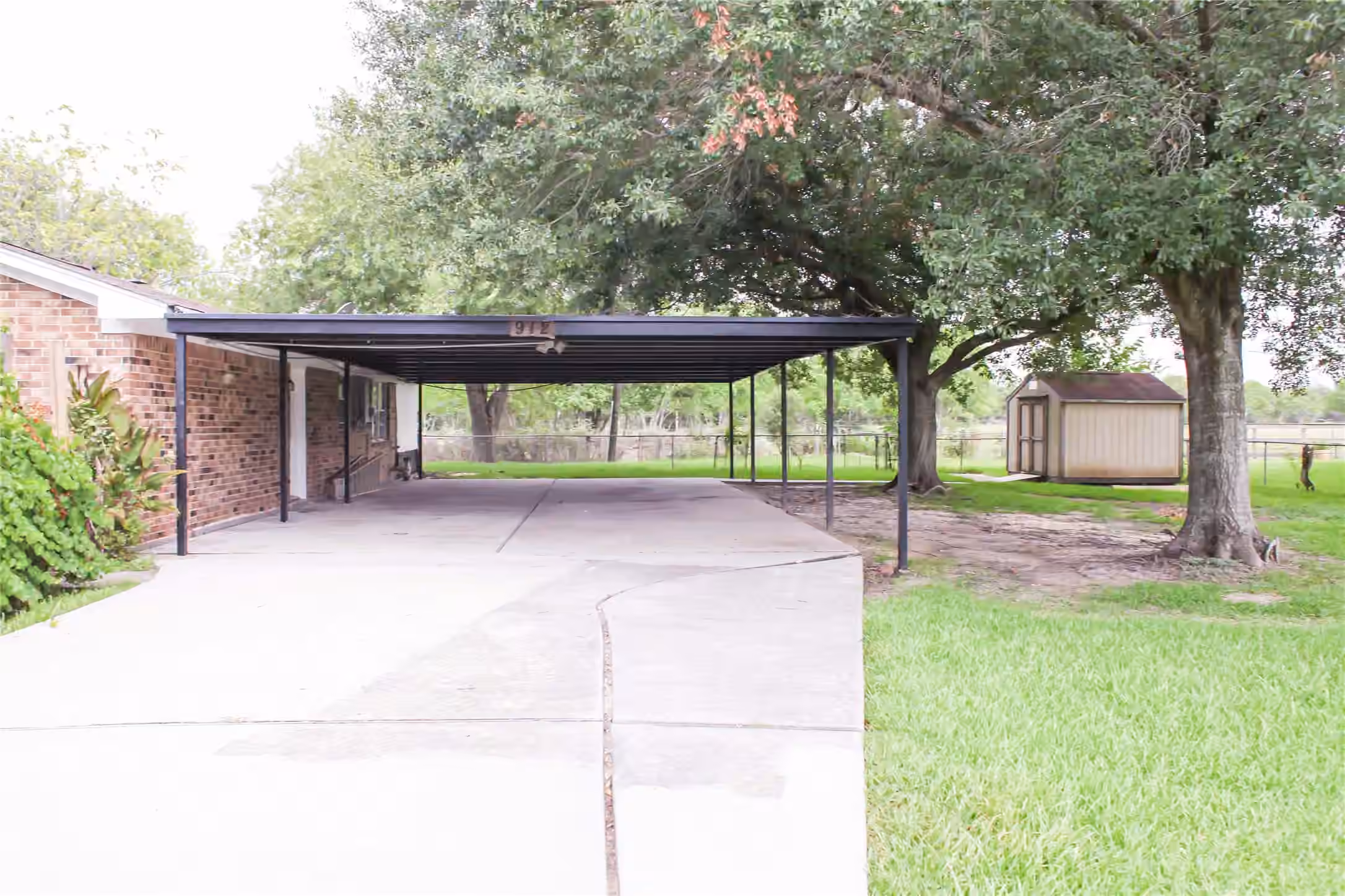Photo 5 of 912 Robinson Road, La Porte, TX