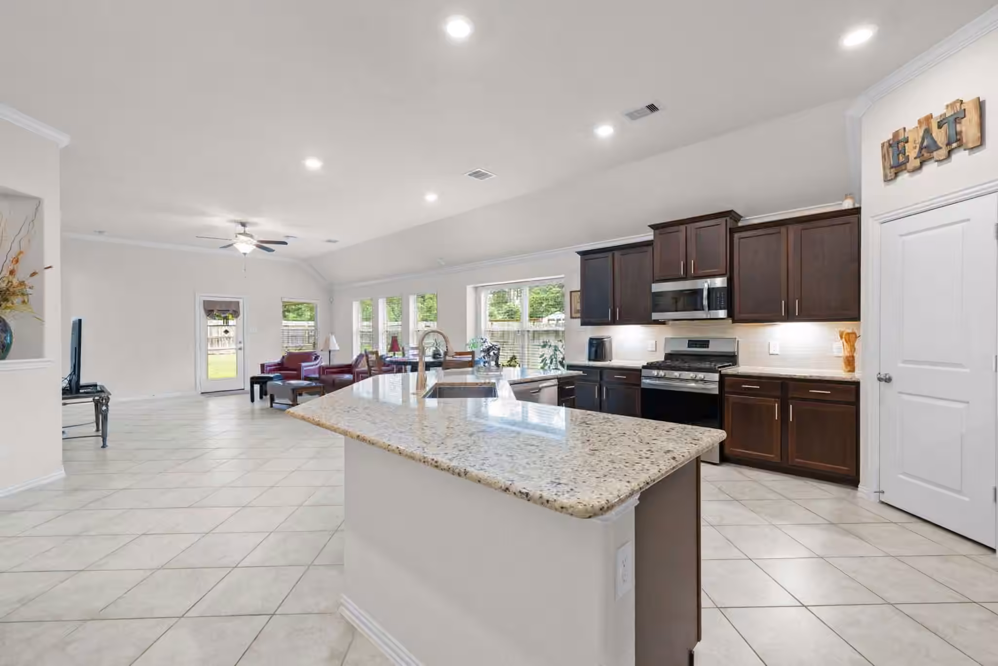 Photo 6 of 18802 Rosewood Terrace Drive, New Caney, TX
