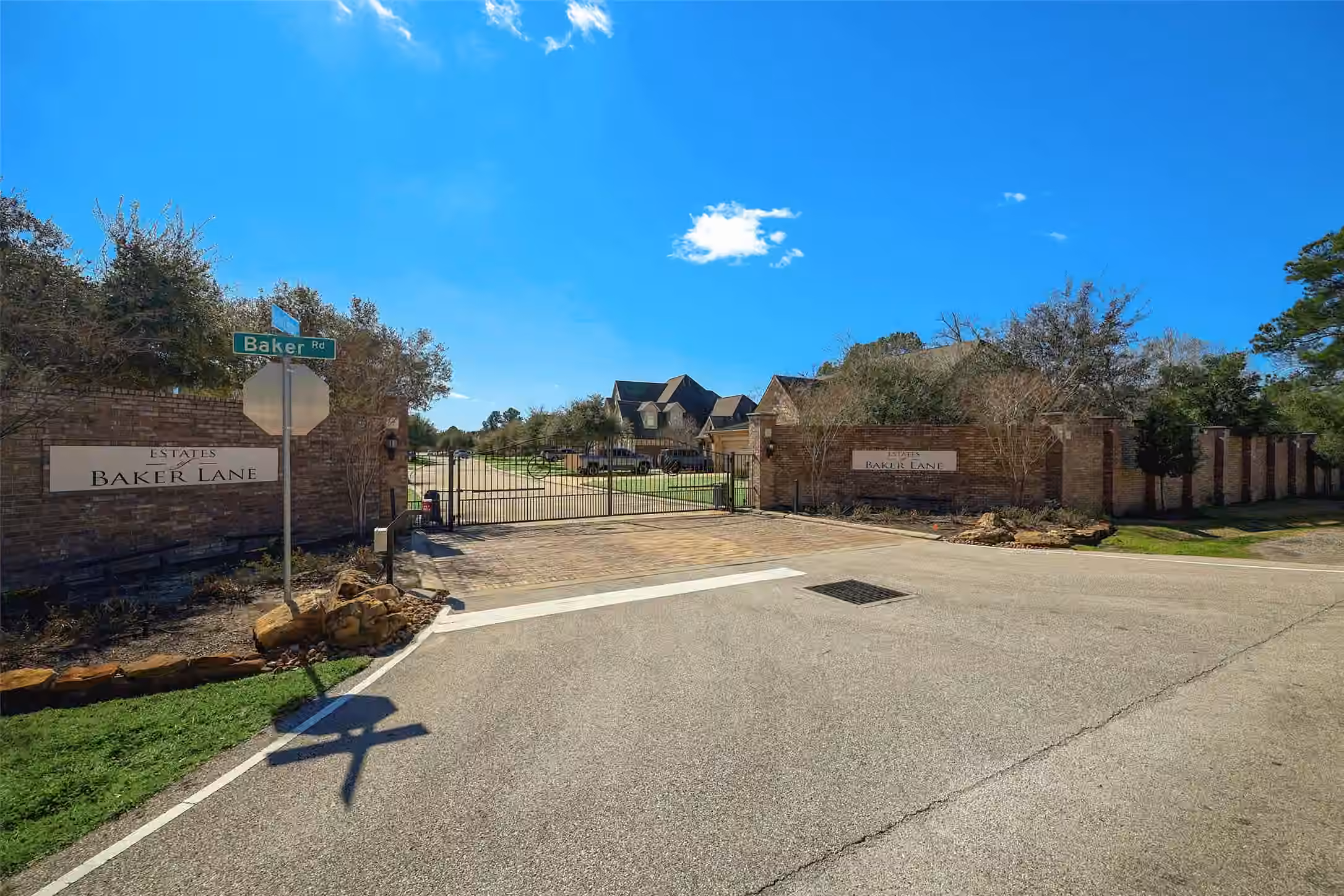 Photo 2 of 2027 Baker Estates Drive, Houston, TX