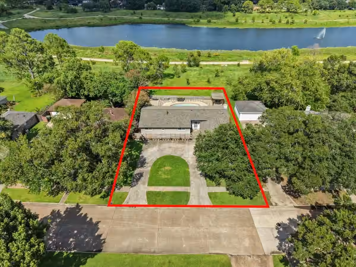 Photo 2 of 15319 Diana Lane, Houston, TX