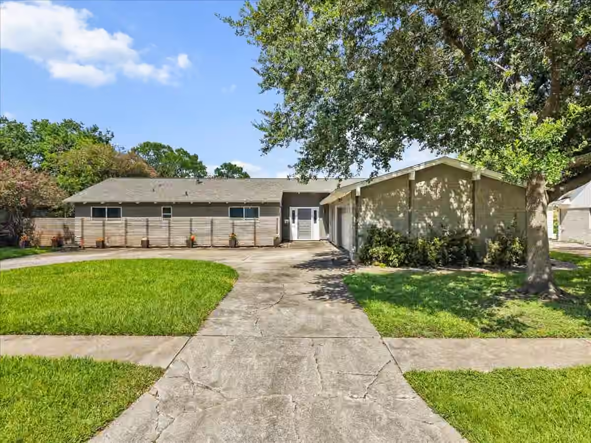 Photo 4 of 15319 Diana Lane, Houston, TX