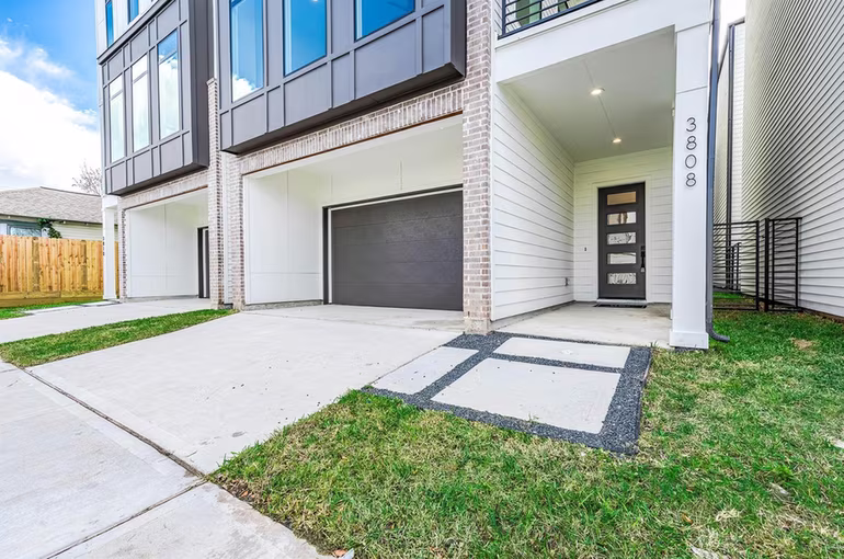 Photo 3 of 3808 Jefferson Street, Houston, TX