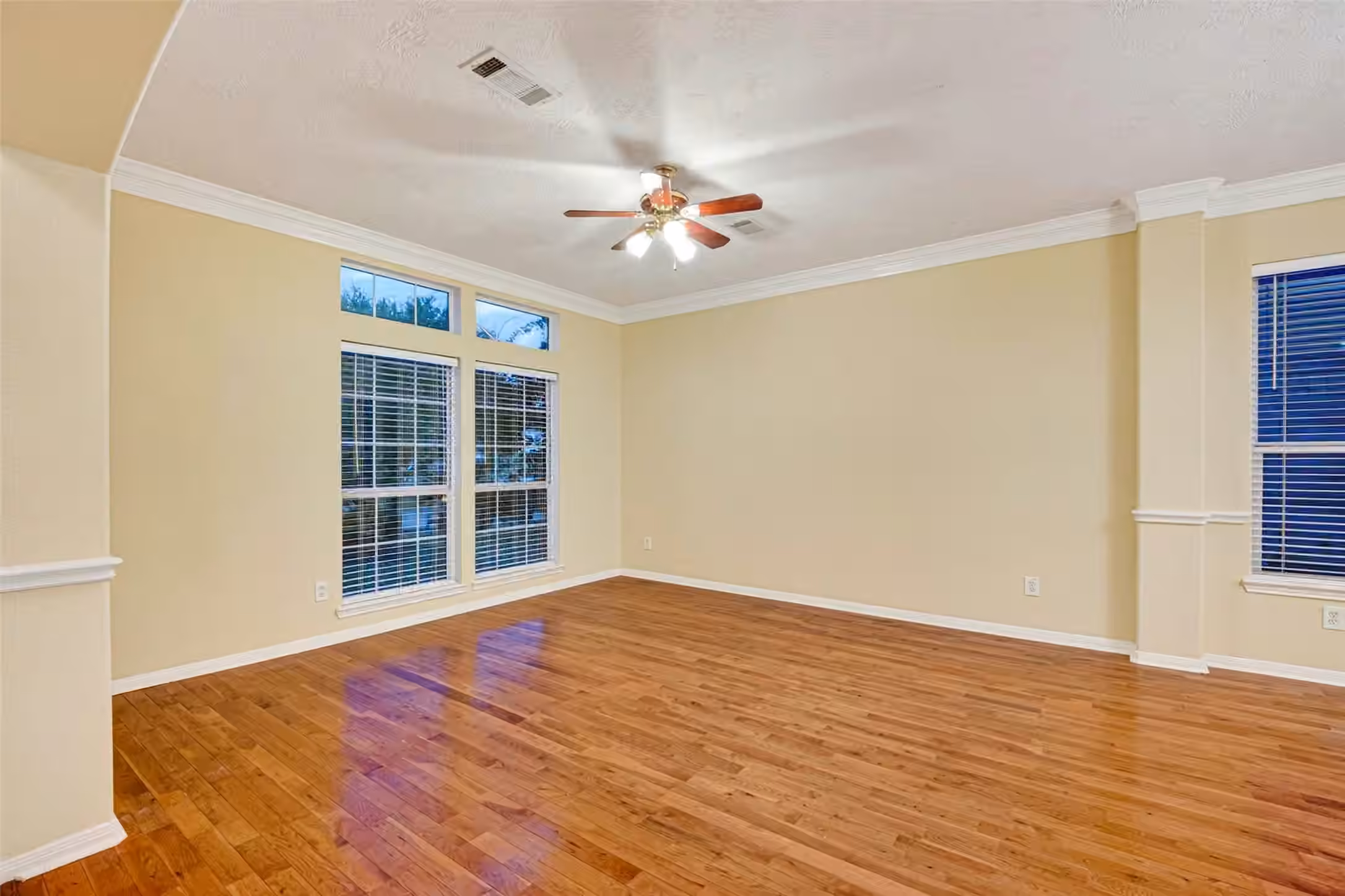 Photo 7 of 4907 Elmwood Court, Baytown, TX