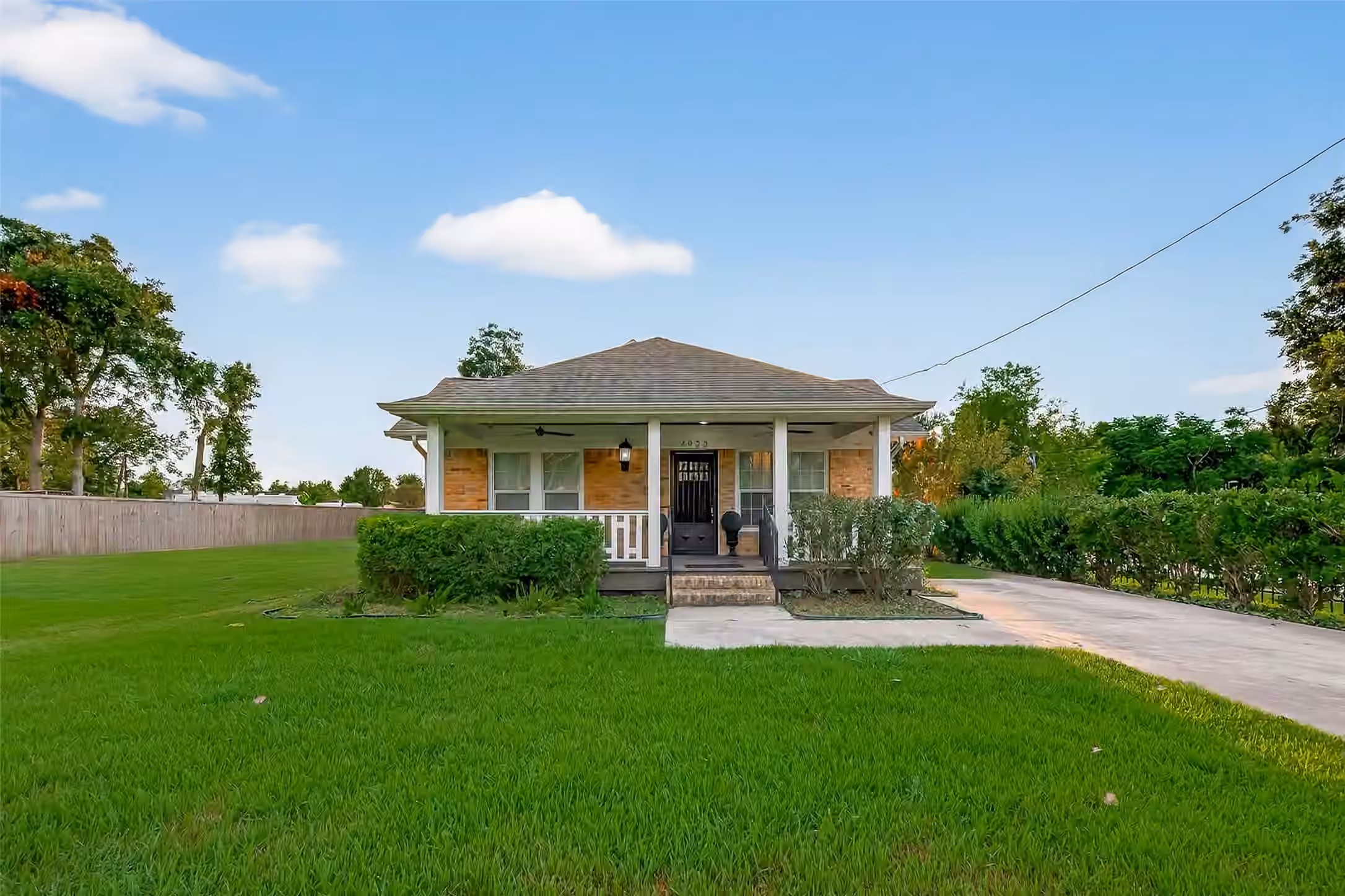 Photo 3 of 4923 Wayne Street, Houston, TX
