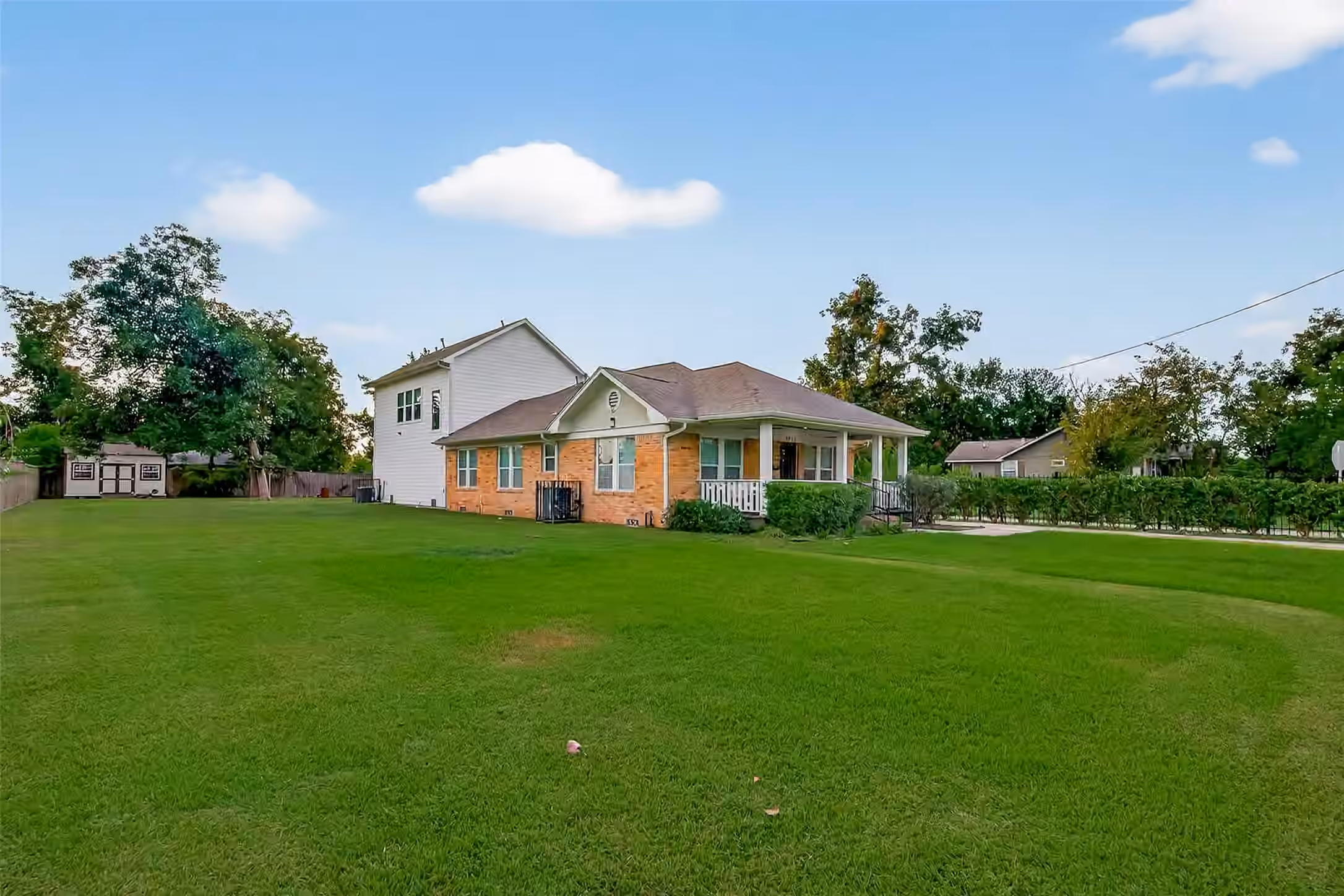 Photo 4 of 4923 Wayne Street, Houston, TX
