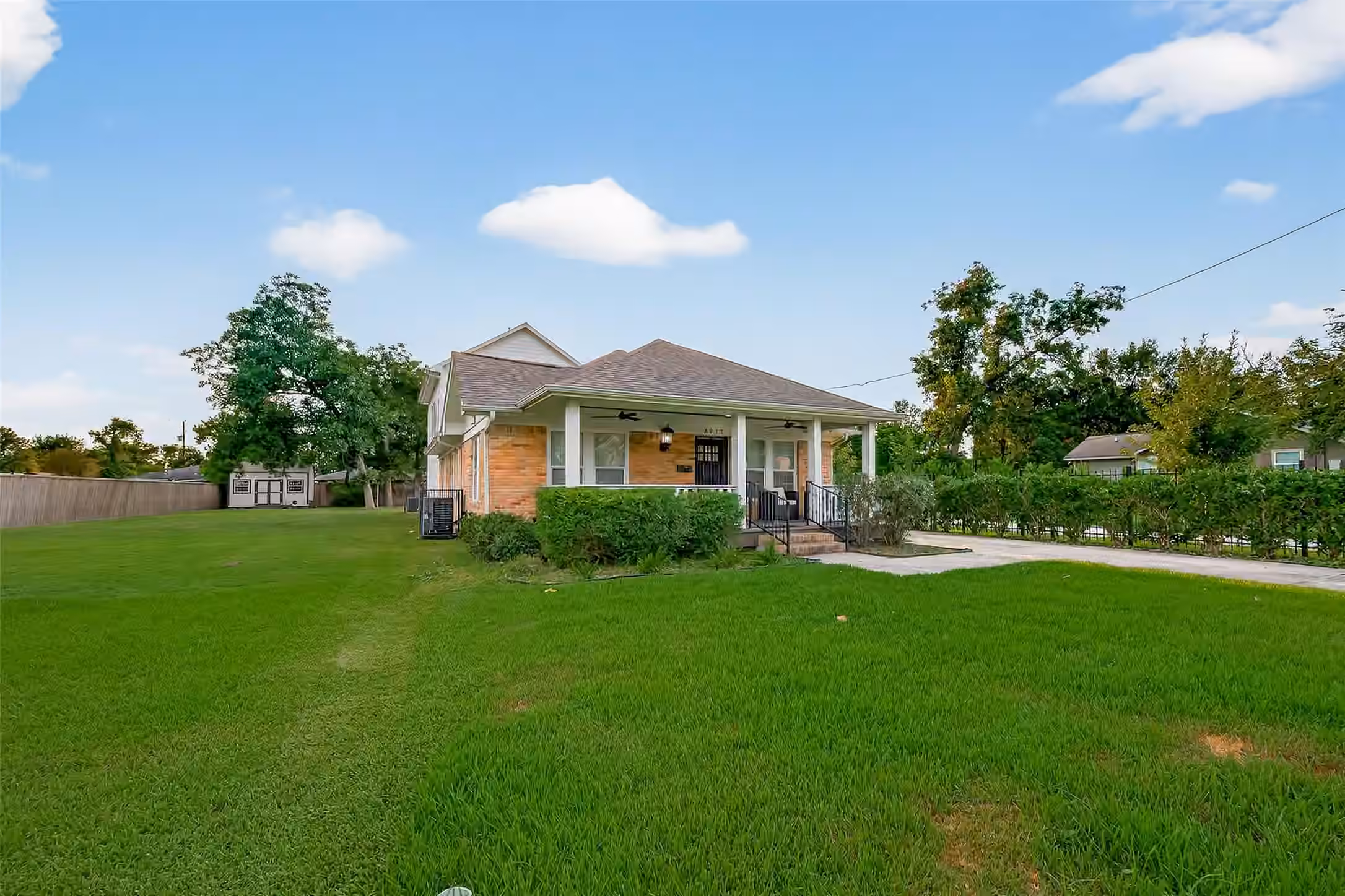 Photo 5 of 4923 Wayne Street, Houston, TX