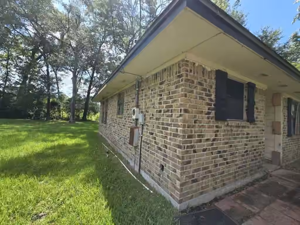 Photo 2 of 613 Shell Avenue, Cleveland, TX