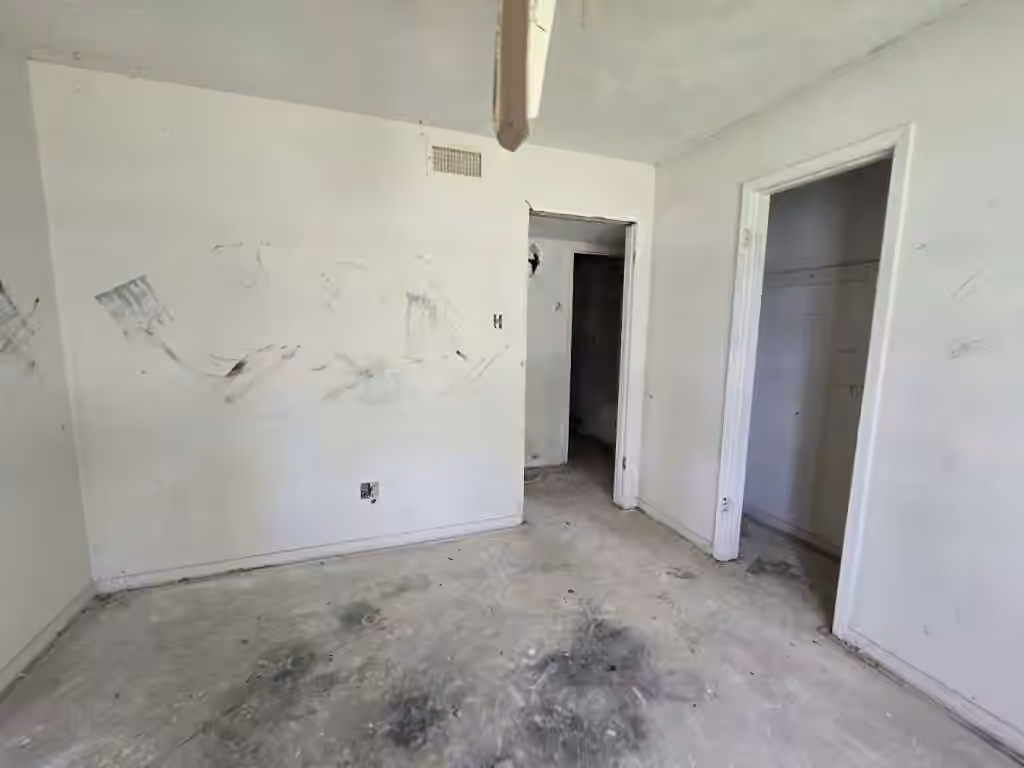 Photo 4 of 613 Shell Avenue, Cleveland, TX