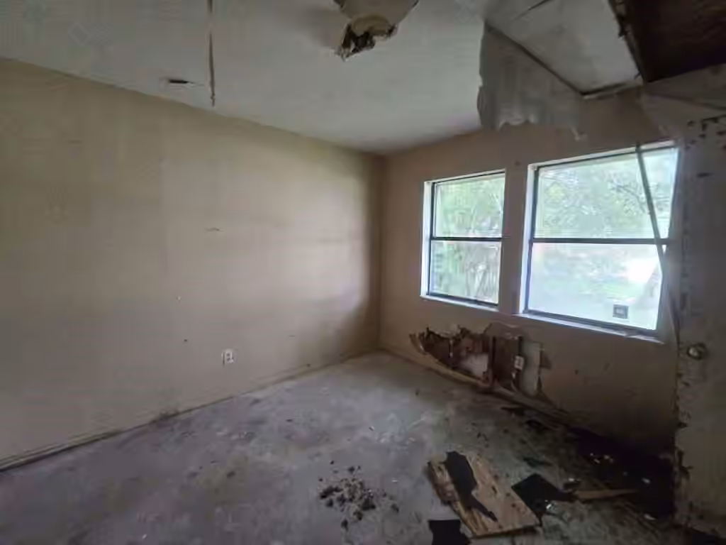 Photo 5 of 613 Shell Avenue, Cleveland, TX