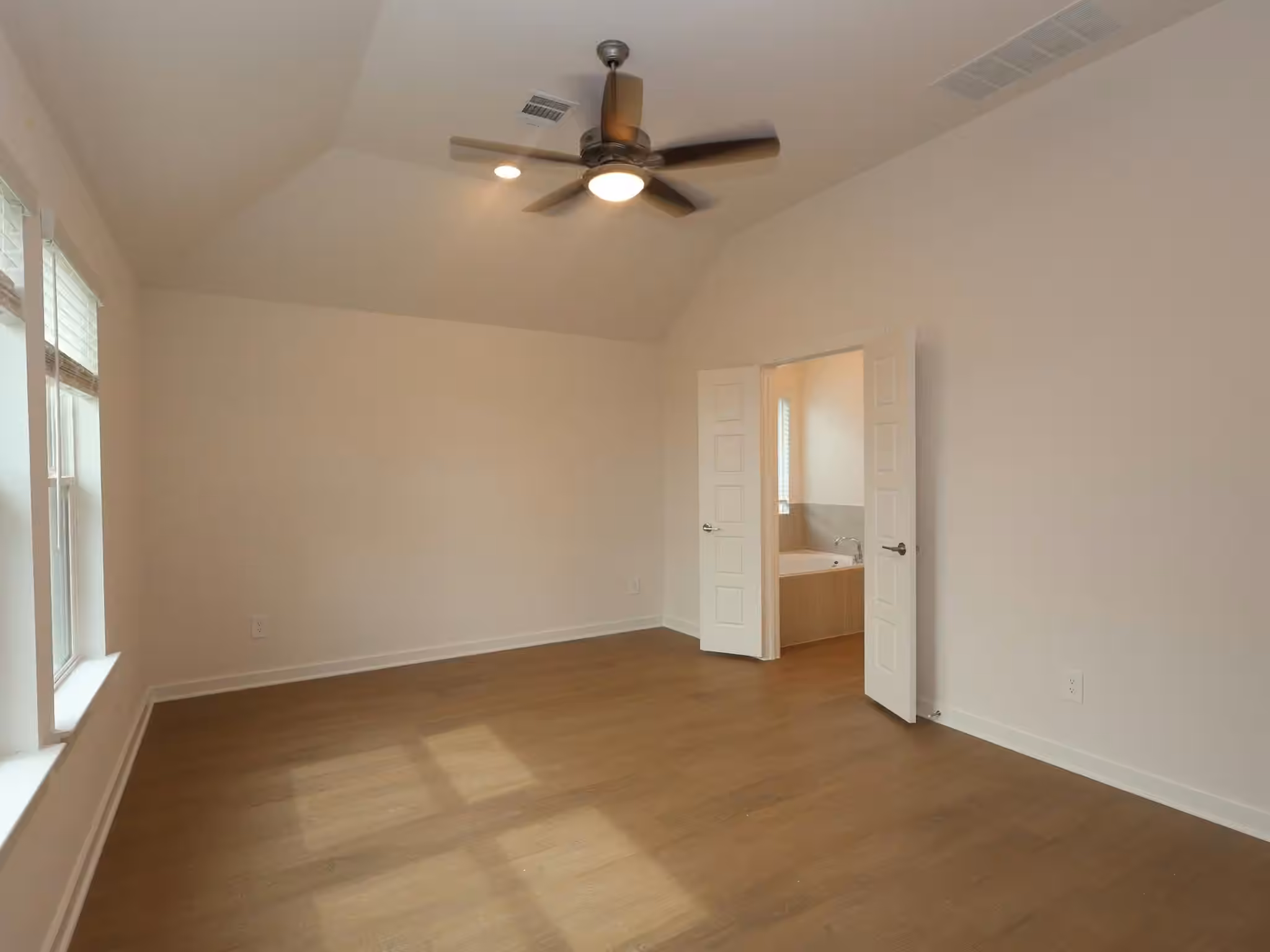 Photo 5 of 10318 Navarro Path, Montgomery, TX