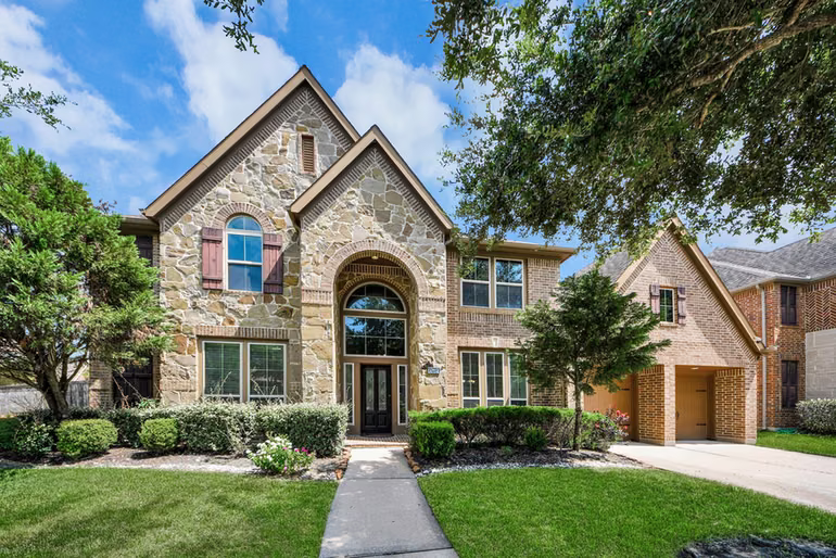 Photo of 13617 Fountain Mist Drive, Pearland, TX 77584