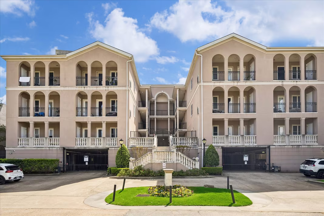 Photo of 58 Briar Hollow Lane 203, Houston, TX 77027