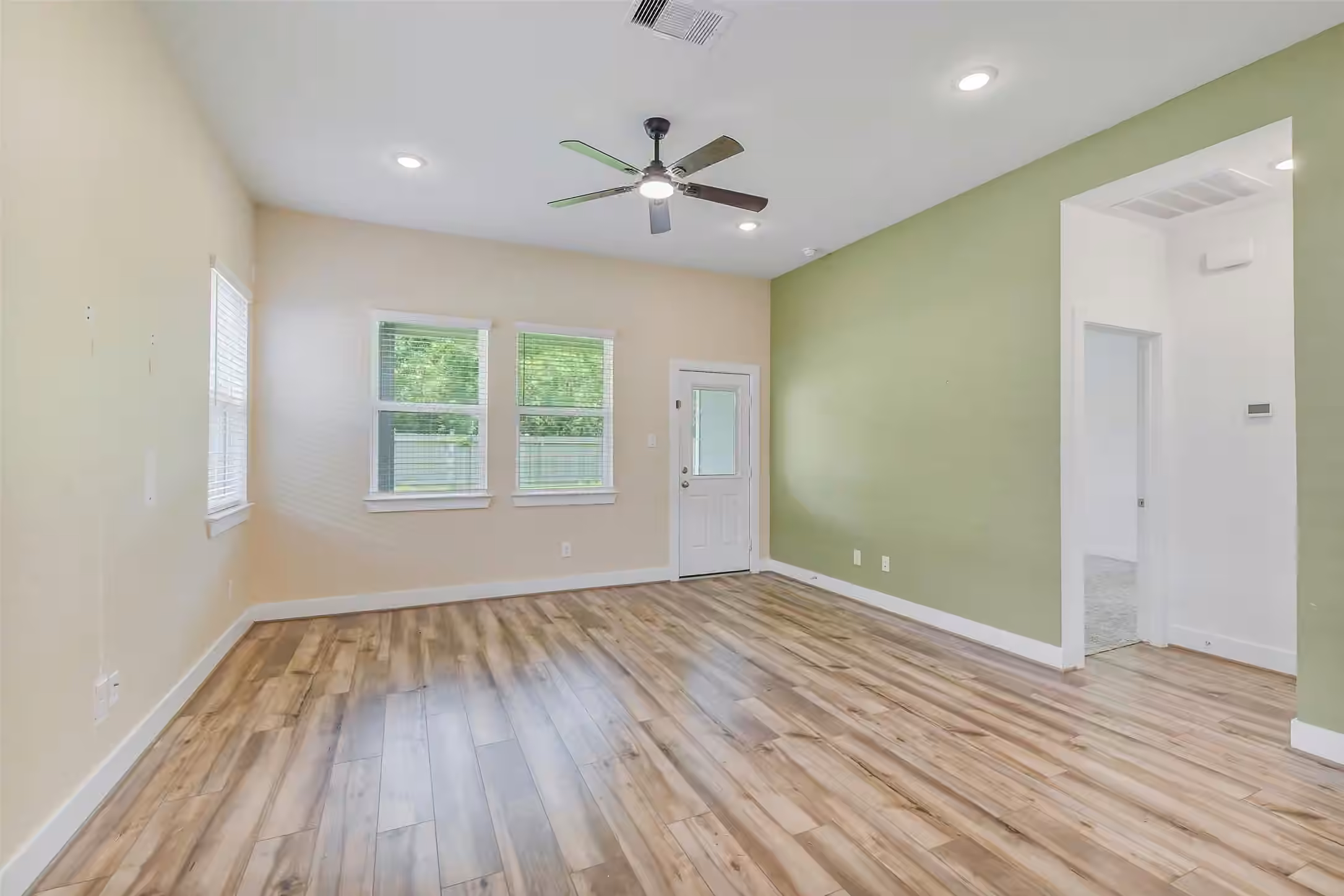 Photo 5 of 21627 Alberta Forest Circle, Magnolia, TX