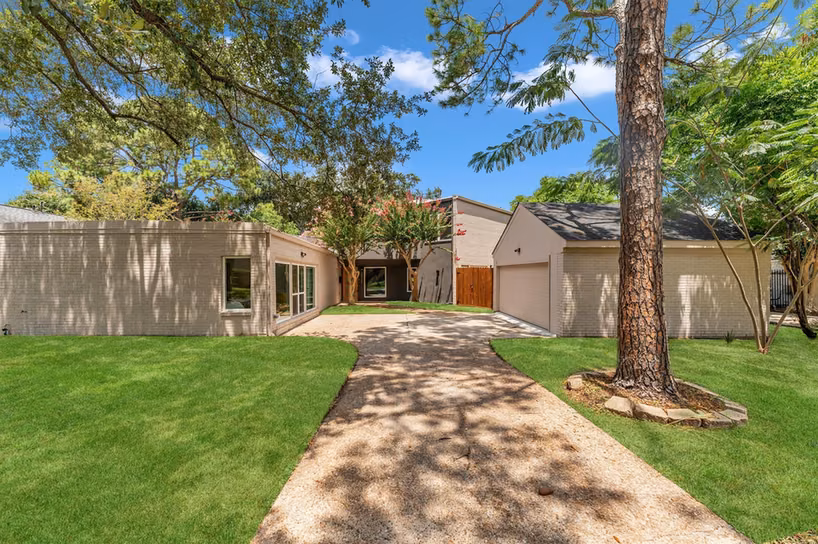 Photo 2 of 10722 Ella Lee Lane, Houston, TX