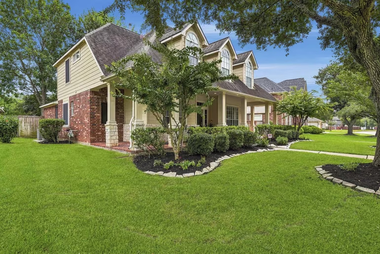 Photo 4 of 8310 Big Bend Drive, Sugar Land, TX