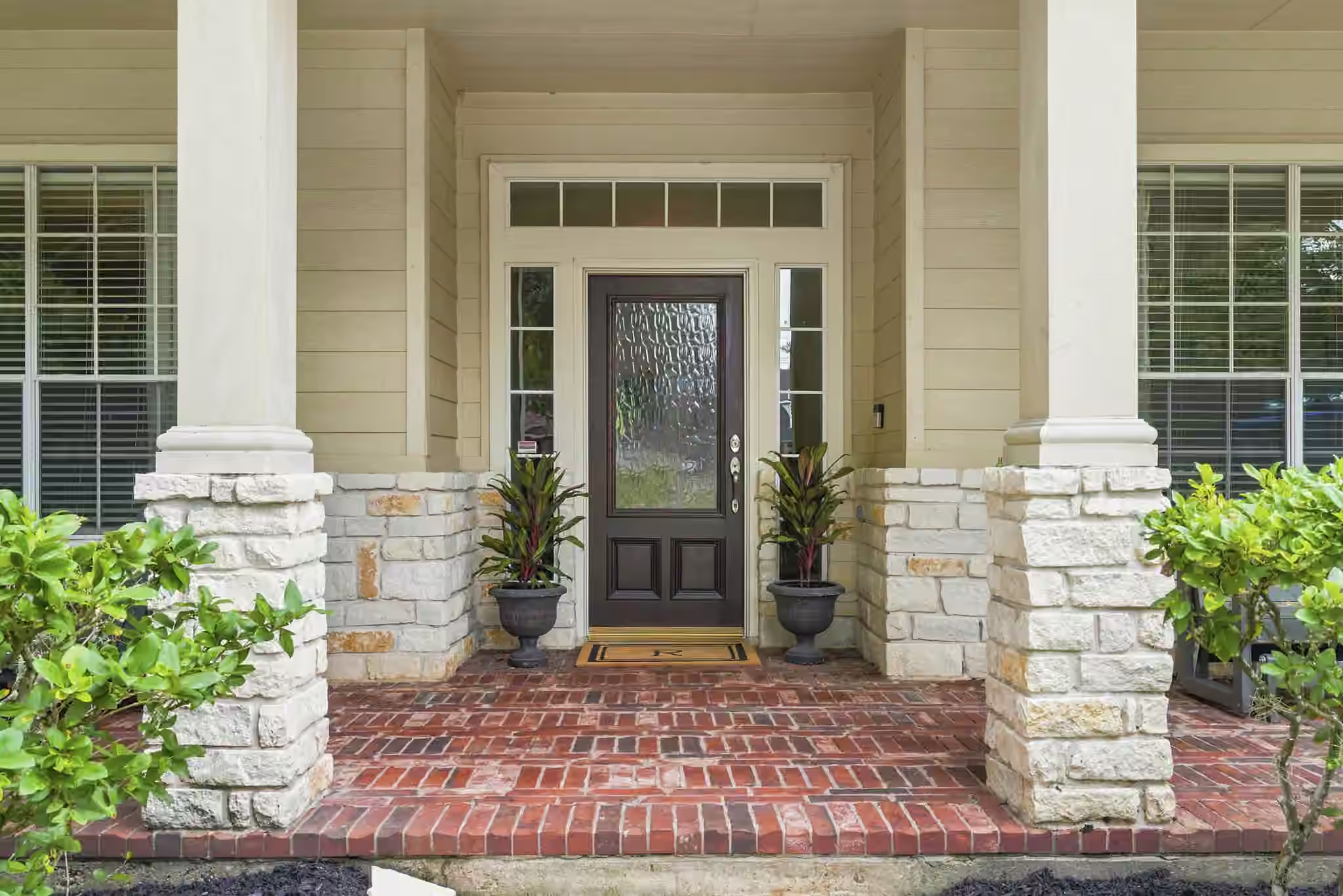 Photo 6 of 8310 Big Bend Drive, Sugar Land, TX