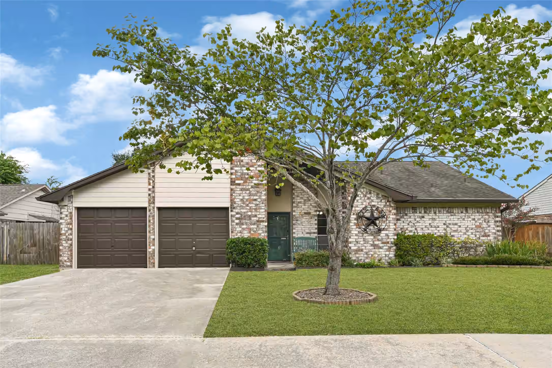 Photo 3 of 10406 Rocky Hollow Road, La Porte, TX