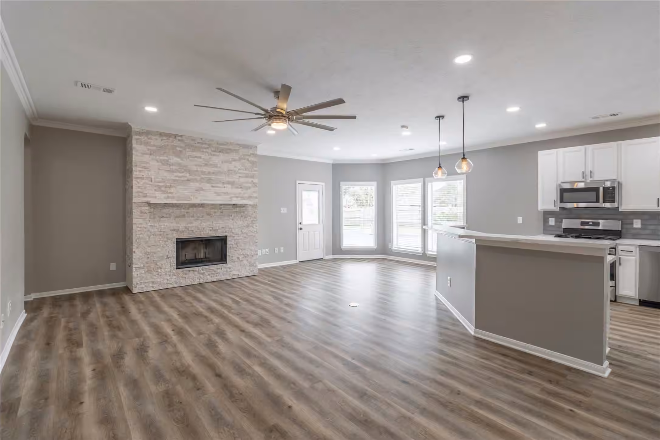 Photo 3 of 803 Featherbrook Court, Sugar Land, TX