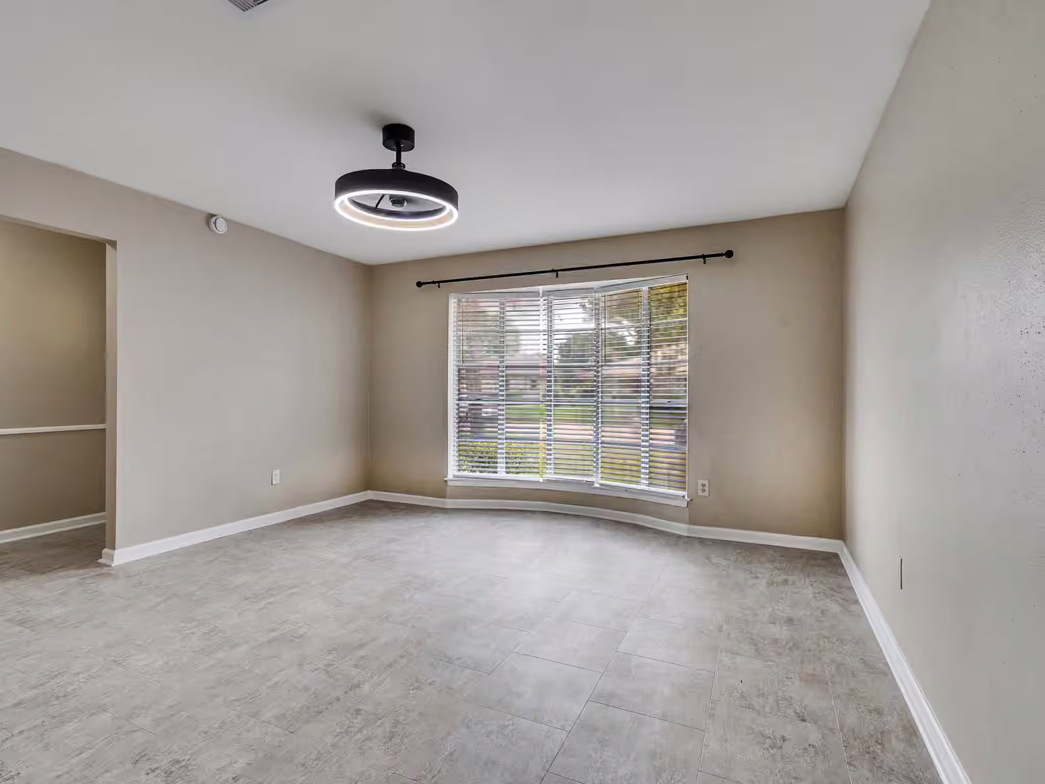 Photo 5 of 11010 Whittingham Lane, Houston, TX