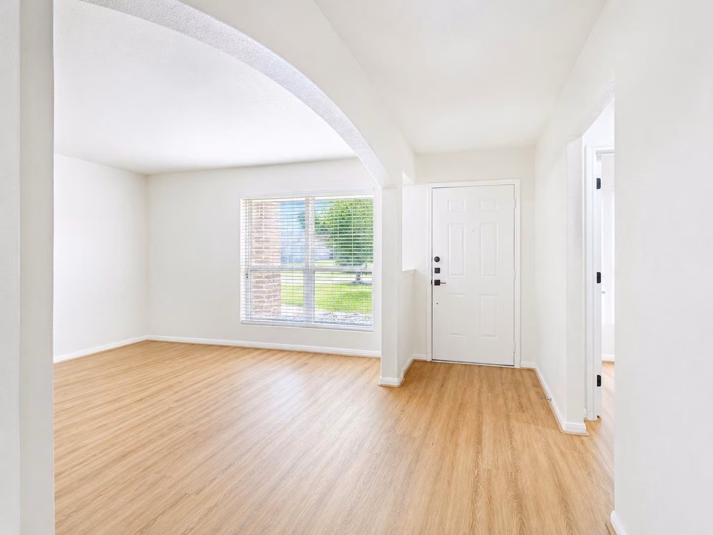 Photo 4 of 15911 Sheldon Ridge Way, Houston, TX