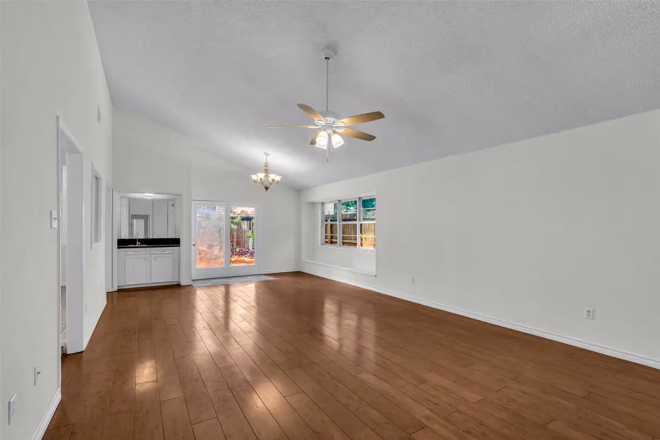 Photo 7 of 2023 Shadow Rock Drive, Kingwood, TX