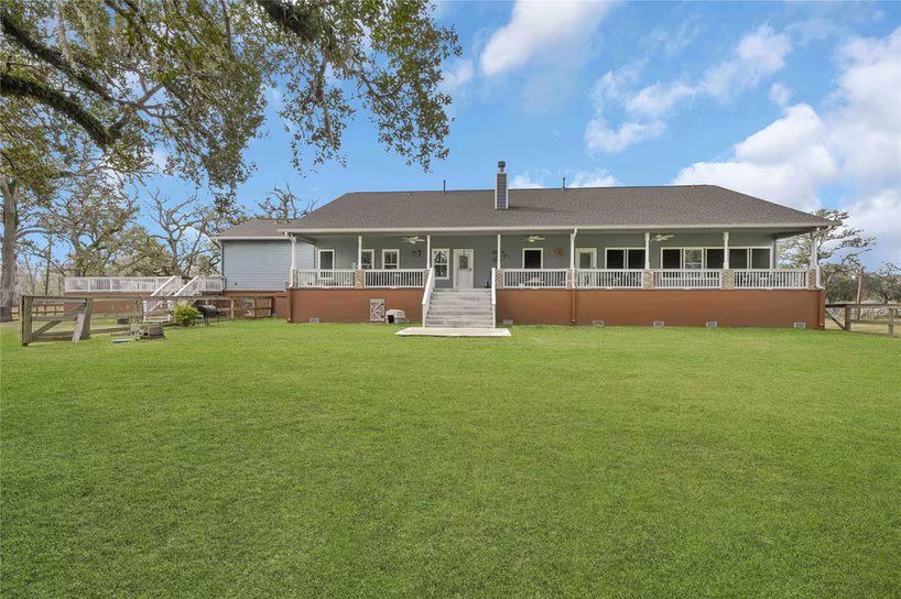Photo 2 of 16423 County Road 528, Rosharon, TX