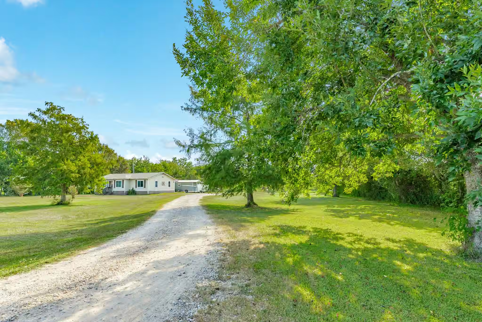 Photo of 302 Britt Bailey Blvd, Angleton, TX 77515