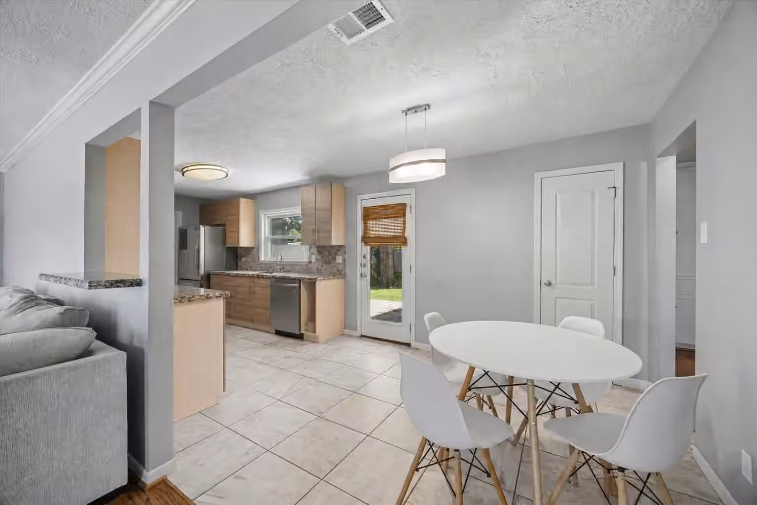 Photo 5 of 8106 Montridge Drive, Houston, TX