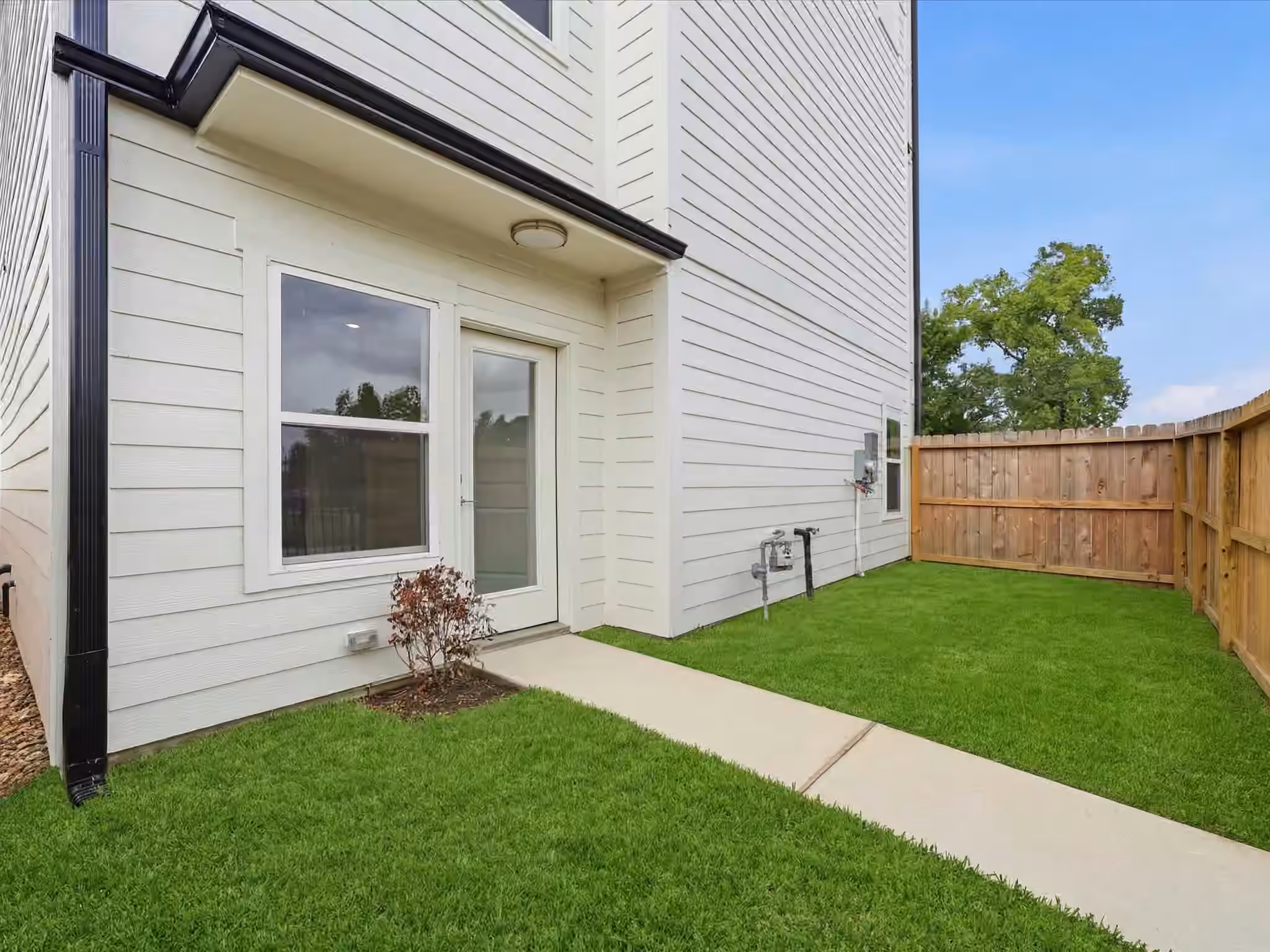 Photo 4 of 7453 LaSalette Street, Houston, TX