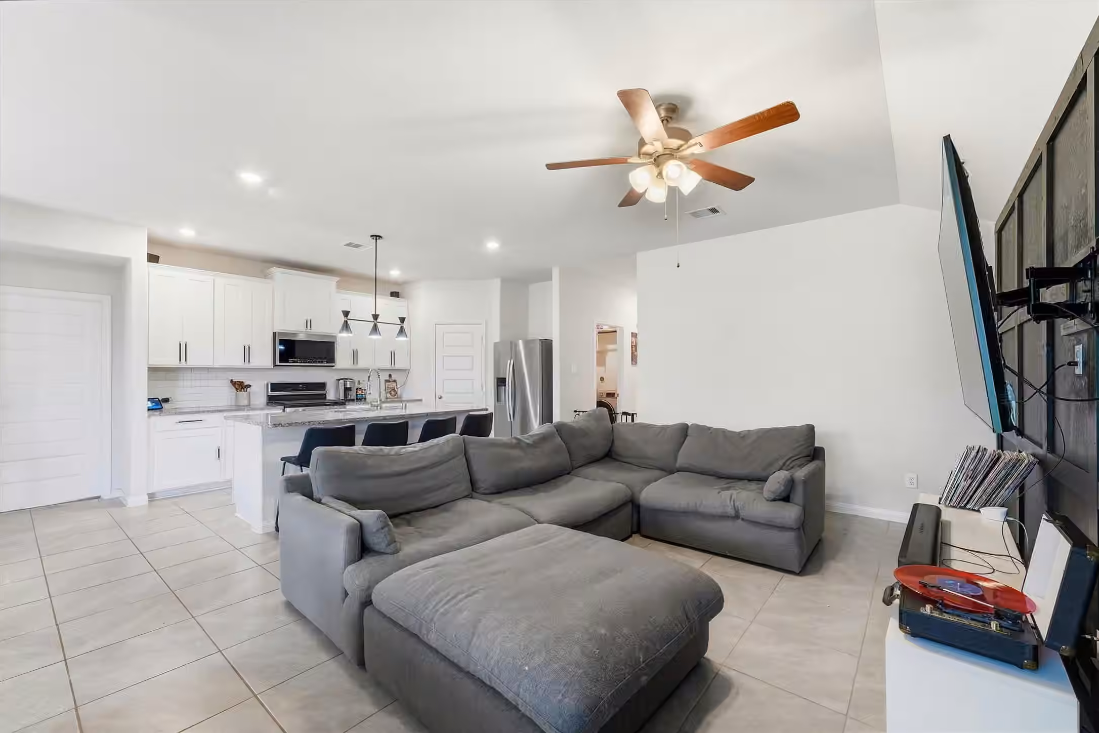 Photo 5 of 1007 Modesto Drive, Rosharon, TX