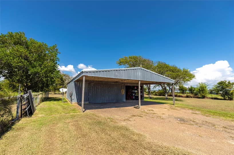Photo 2 of 267 S Gulf Rd, Matagorda, TX