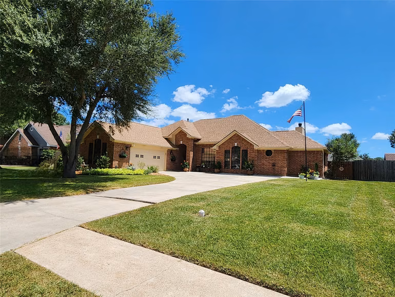 Photo of 104 Portulaca Street, Lake Jackson, TX 77566