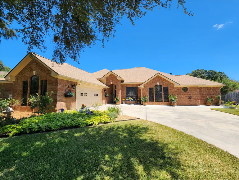 Photo 2 of 104 Portulaca Street, Lake Jackson, TX