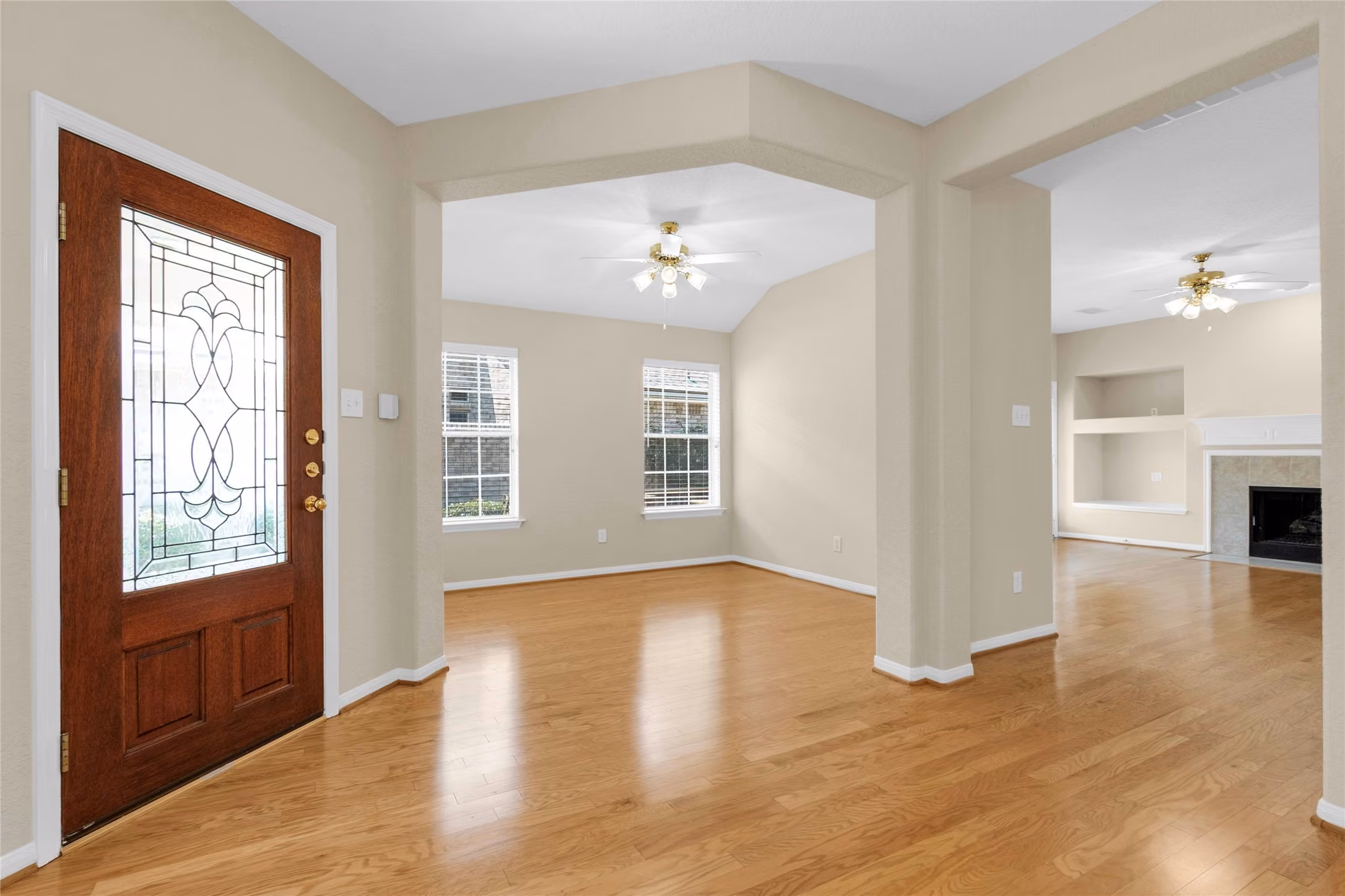 Photo 5 of 10 W Foxbriar Forest Circle, The Woodlands, TX