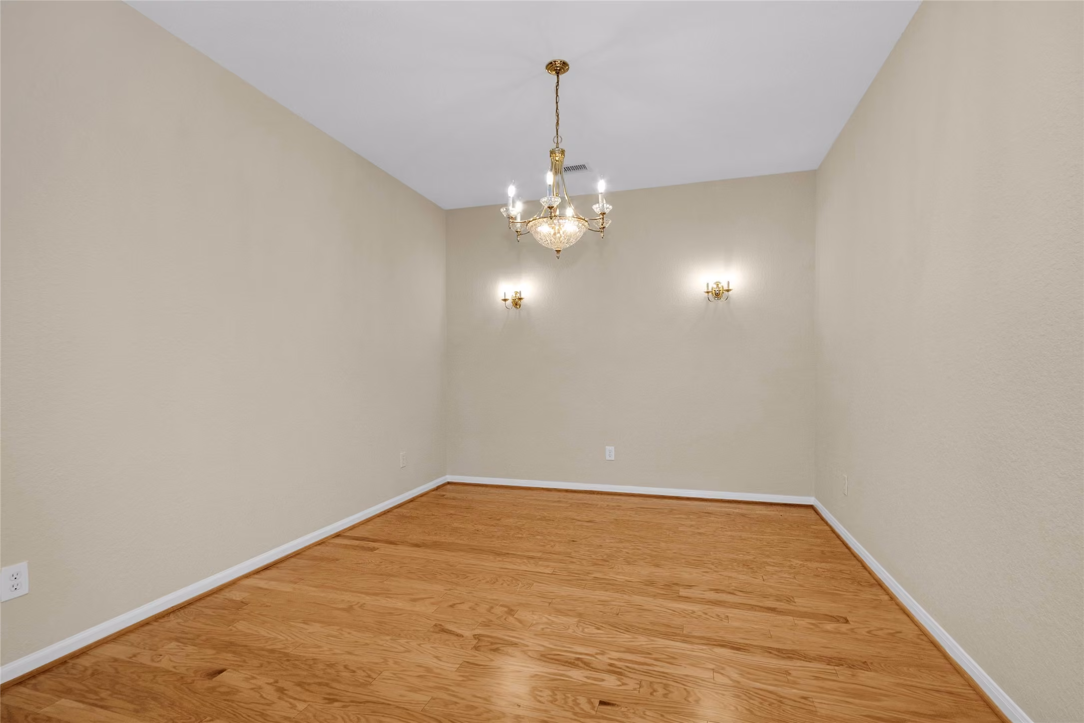 Photo 7 of 10 W Foxbriar Forest Circle, The Woodlands, TX