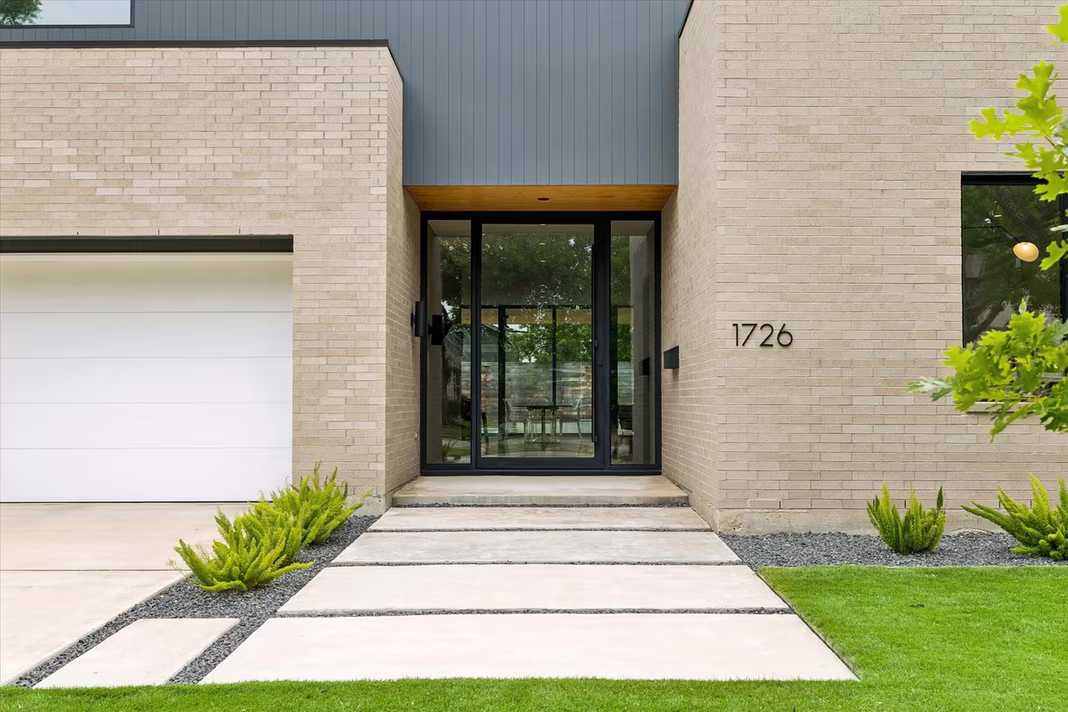 Photo 3 of 1726 Viking Drive, Houston, TX